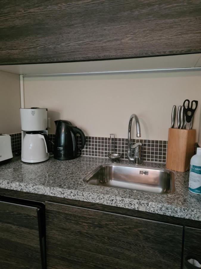Great Canal Studio - Water View & Free Parking Amsterdam Bagian luar foto