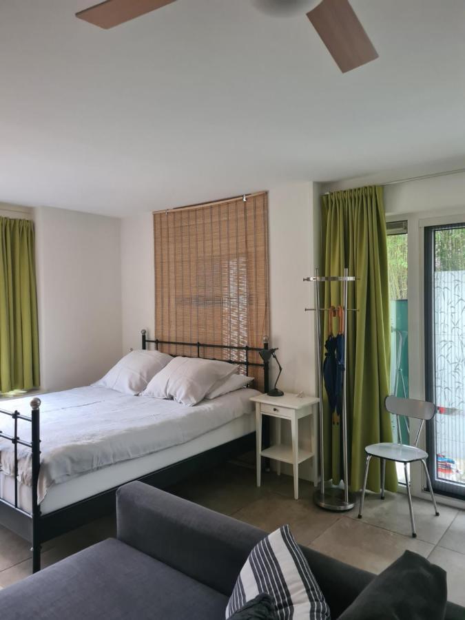 Great Canal Studio - Water View & Free Parking Amsterdam Bagian luar foto